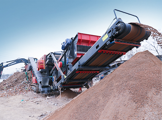 為什么礦山與建筑行業老板都在用履帶式移動破碎站？ ——探秘紅星機器的“高效利器”